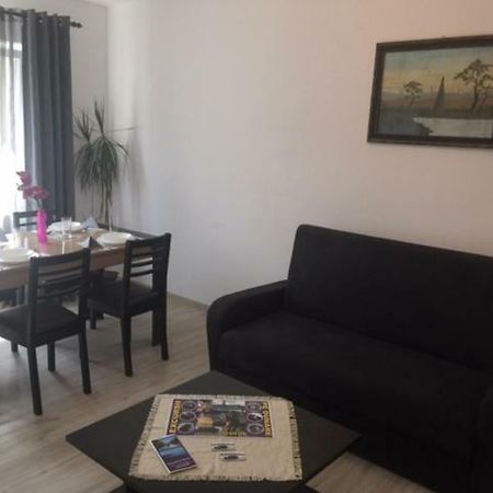 Garsoniera Simo Appartamento Orşova Esterno foto