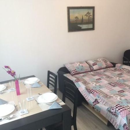 Garsoniera Simo Appartamento Orşova Esterno foto