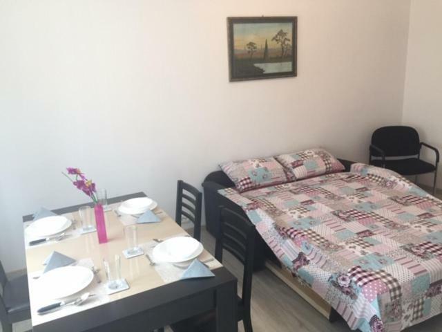 Garsoniera Simo Appartamento Orşova Esterno foto